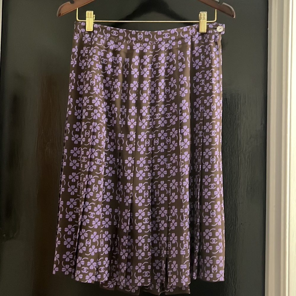 Lovely 100% silk Chanel mania skirt